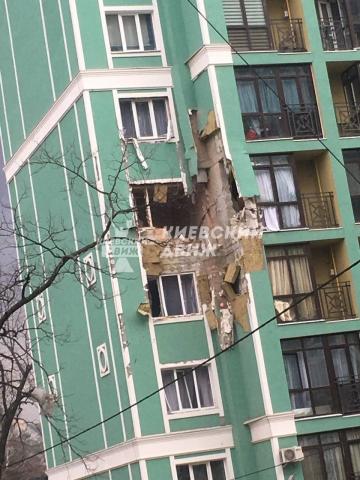 In Irpin near Kiev, shells hit residential buildings
