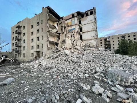 At least three dozen people are under the rubble of the 5-story building in Chasovoy Yar