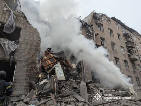 russian Missile Strike Hits Kryvyi Rih, Damaging Residential Building and Leaving Several Injured