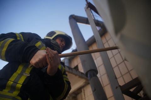 In Kyiv, rescuers are eliminating the consequences of enemy shelling in the Shevchenkivskyi district