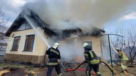 In Kyiv, as a result of a shell hit, a fire broke out in a private house