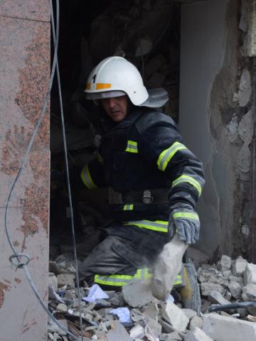 On March 29, at about 08:45 in Mykolayiv, as a result of shelling and hitting a nine-storey administrative building