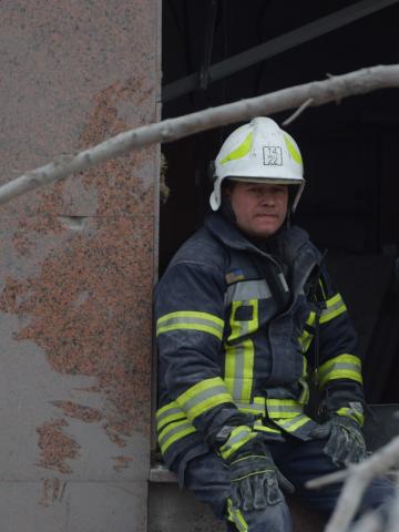 On March 29, at about 08:45 in Mykolayiv, as a result of shelling and hitting a nine-storey administrative building