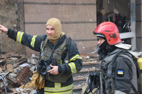 Kharkiv rescuers put out a large-scale fire after enemy fire