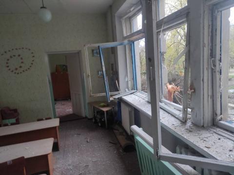 The Russians continue to "fight" with civilians in Donetsk