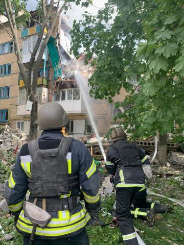 A five-storey residential building was hit by a rocket attack in Bakhmut on May 17