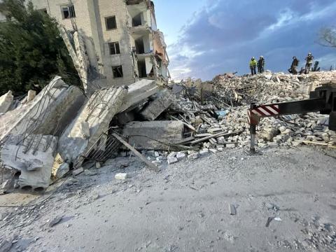 At least three dozen people are under the rubble of the 5-story building in Chasovoy Yar