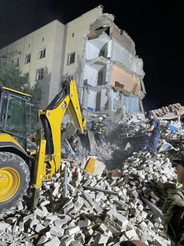 At least three dozen people are under the rubble of the 5-story building in Chasovoy Yar