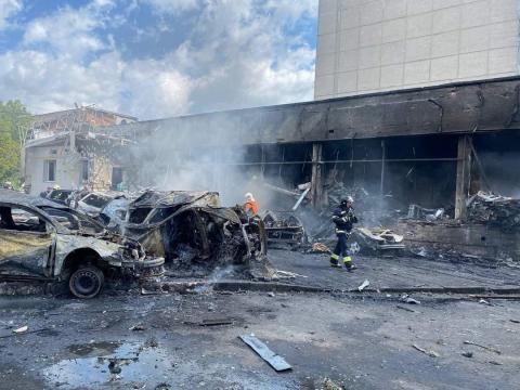 Rocket attack in Vinnytsia. Previously, 3 rushist rockets were aimed at a building with office premises