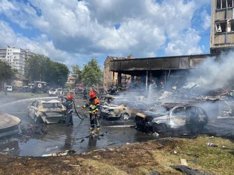 Rocket attack in Vinnytsia. Previously, 3 rushist rockets were aimed at a building with office premises