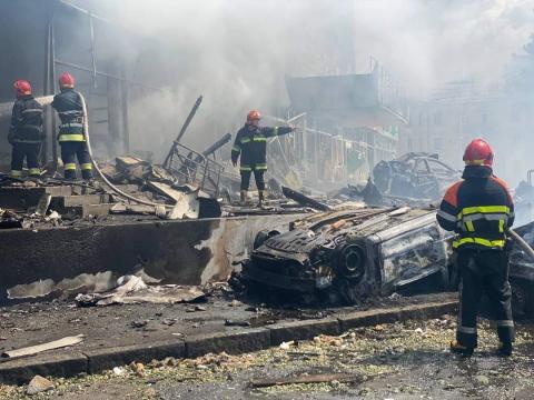Rocket attack in Vinnytsia. Previously, 3 rushist rockets were aimed at a building with office premises