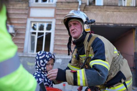 First aid is provided to the wounded and injured in the center of Kyiv