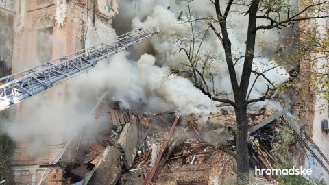 As a result of an attack by kamikaze drones, an explosion occurred in a residential building in the Shevchenko district of the capital.