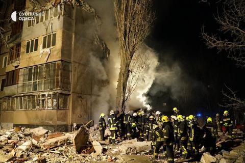 Odesa. The liquidation of the consequences of an enemy attack on a residential building is ongoing.