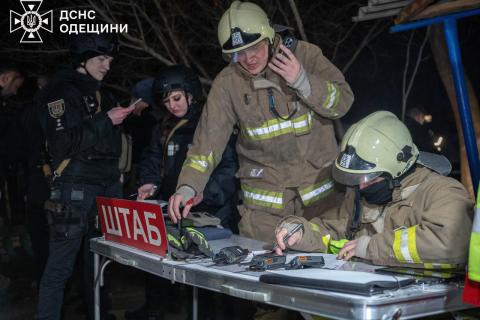 Odesa. The liquidation of the consequences of an enemy attack on a residential building is ongoing.