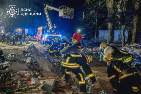 Odesa. The liquidation of the consequences of an enemy attack on a residential building is ongoing.