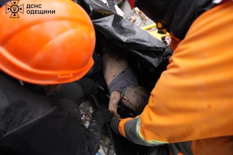 Odesa. The liquidation of the consequences of an enemy attack on a residential building is ongoing.