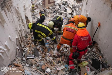 Odesa. The liquidation of the consequences of an enemy attack on a residential building is ongoing.
