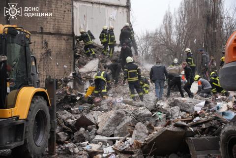 Odesa. The liquidation of the consequences of an enemy attack on a residential building is ongoing.