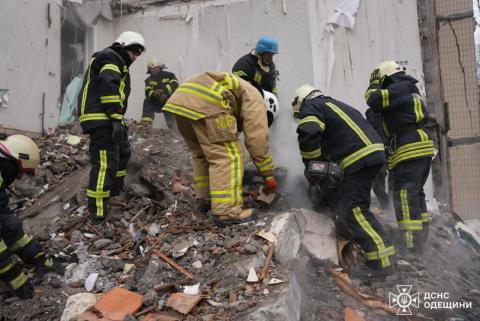 Odesa. The liquidation of the consequences of an enemy attack on a residential building is ongoing.