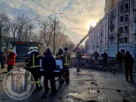 Massive missile attack on Kyiv: at least 10 injured.