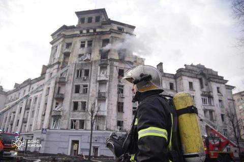 Massive missile attack on Kyiv: at least 10 injured.