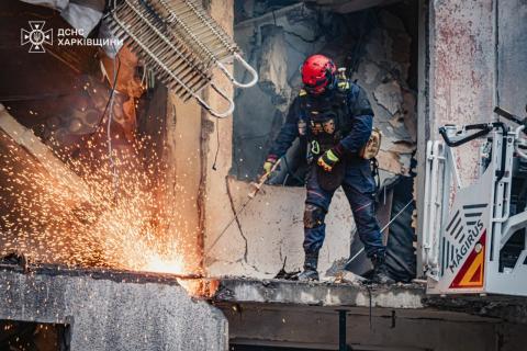 Rescue Operations Continue in Kharkiv Following ruSSian Strike on Residential Building