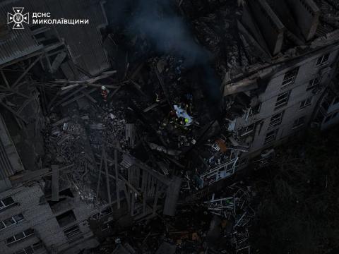 Deadly nighttime attack on Mykolaiv leaves one dead, several injured