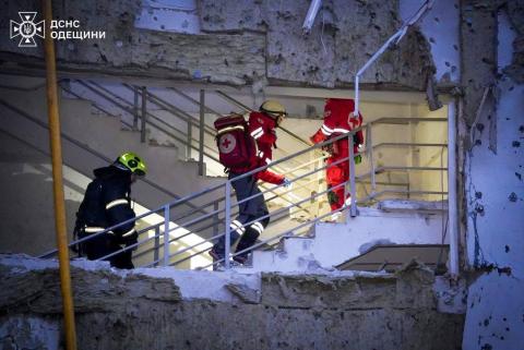 russian attack on Odesa kills 8, injures 16