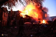 This morning, rashists massively shelled Mykolaiv, as a result of which a fire broke out in a two-story residential building and several cars